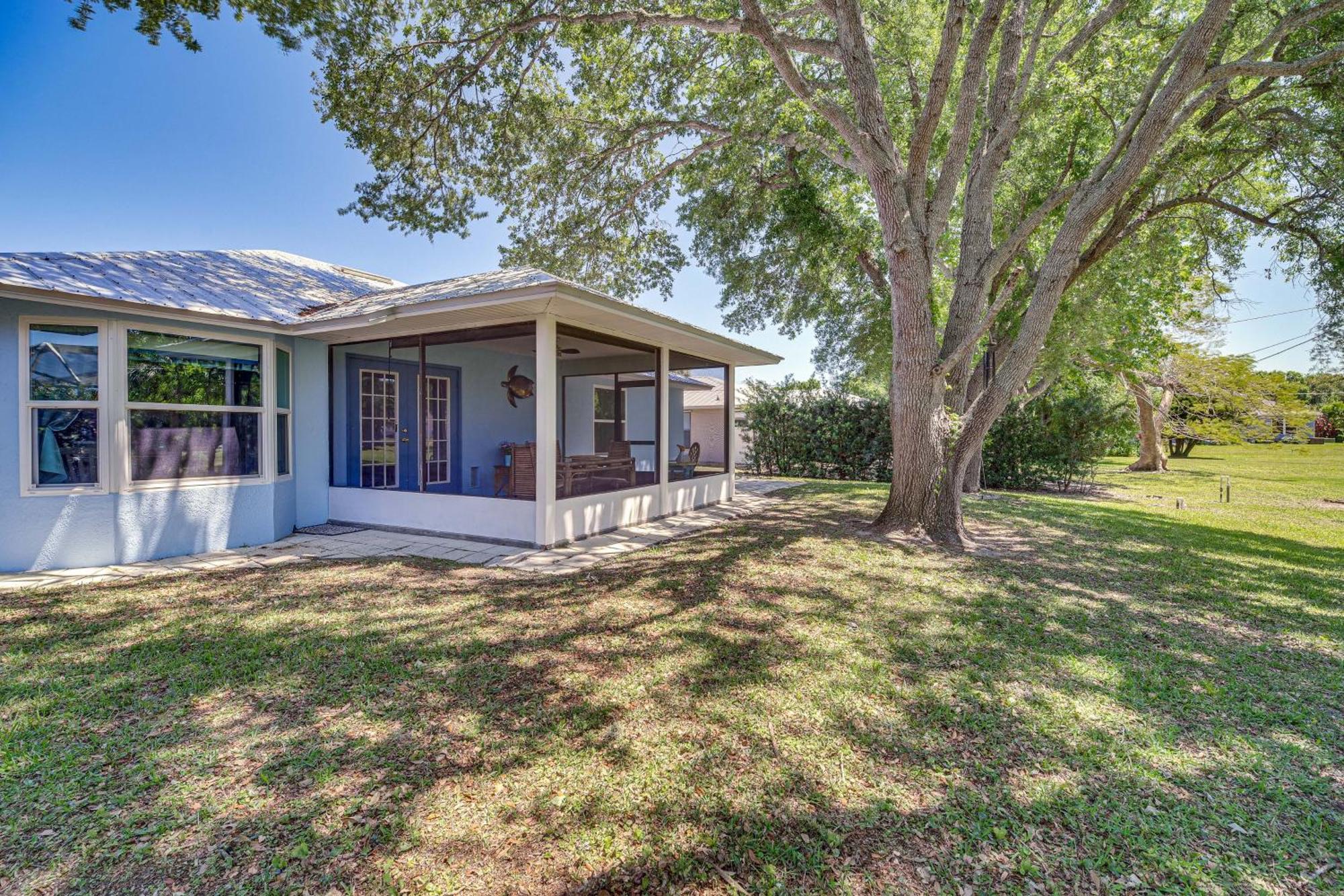 Pet-Friendly Sebastian Home With Porch And Lake View! Exterior photo